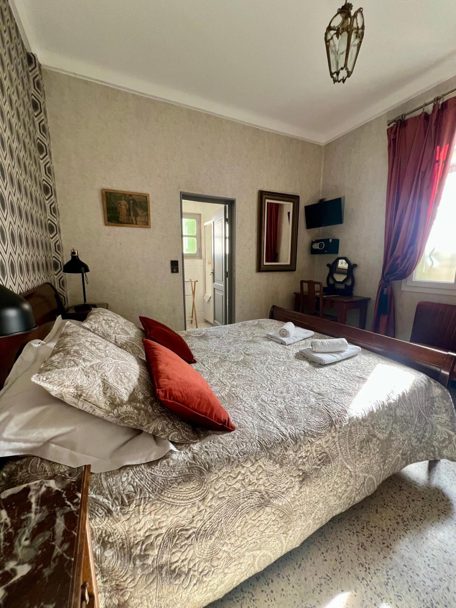 אנטיב Hotel Le Ponteil מראה חיצוני תמונה